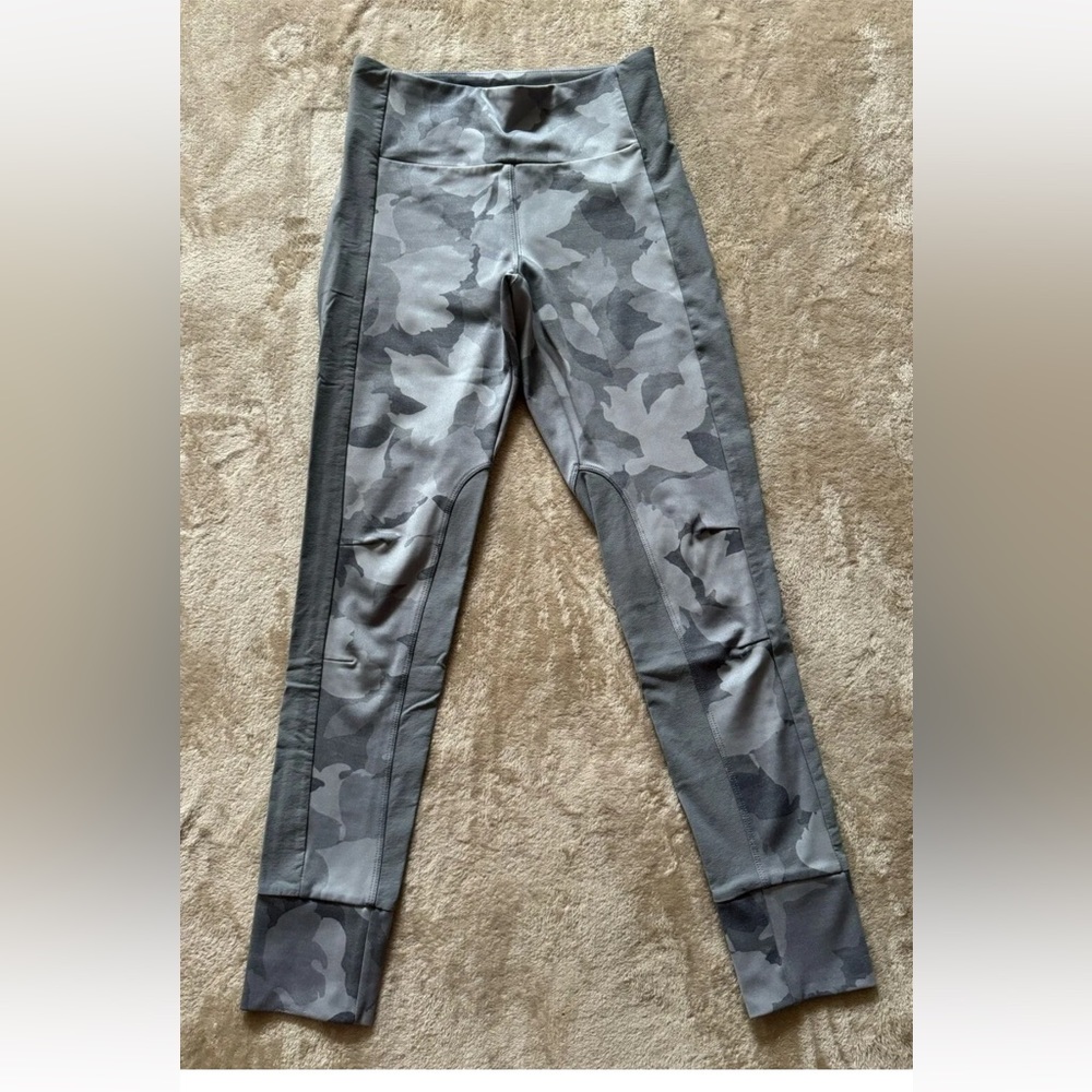 Athleta All In Camo 7/8 Tight, Cobblestone Grey‎ Heather Camouflage Size XSmall